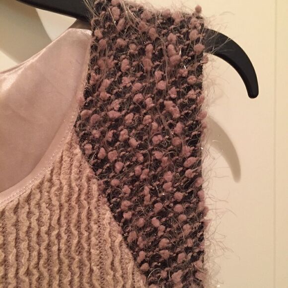 Fuzzy Sleeveless Dress   - Picture 4 of 8